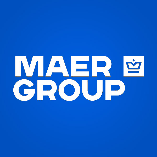 Maer Group: MAER показал на медиафасадах семейные фотографии